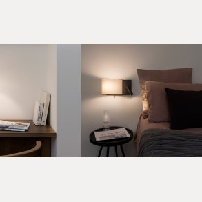 Rum vegglampe sort m/hvit skjerm venstre